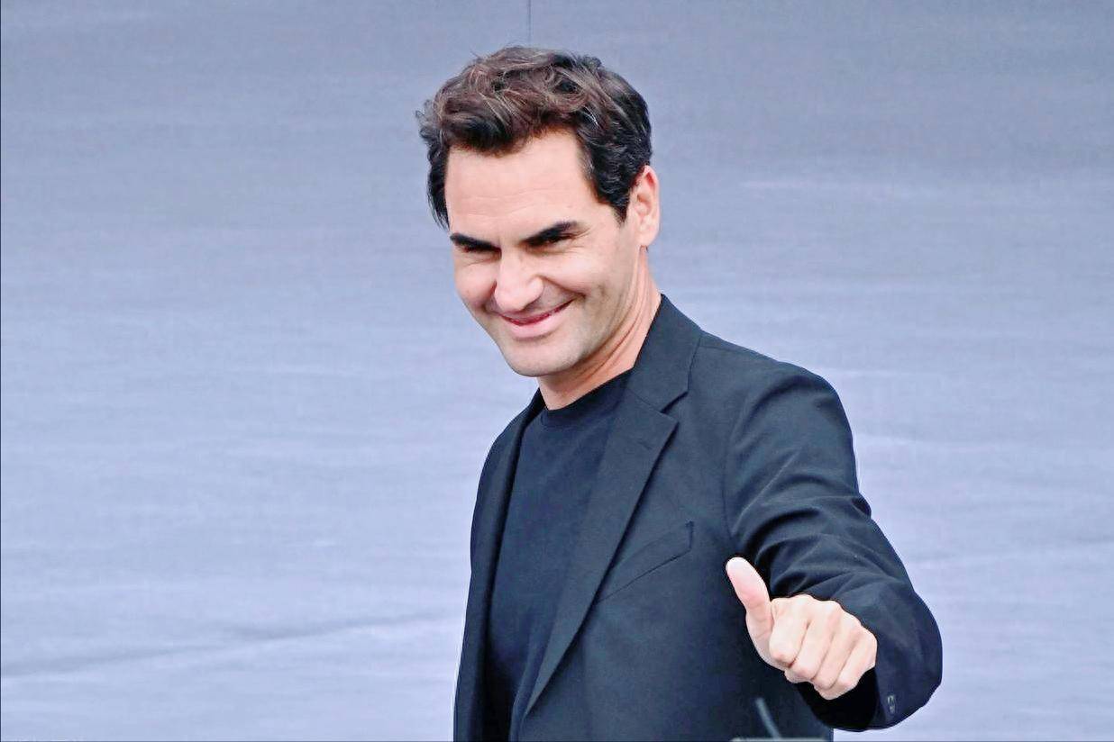 开云体育登录费德勒重返赛场，最后时刻胜出首场状态出色，拜仁观众沸腾！